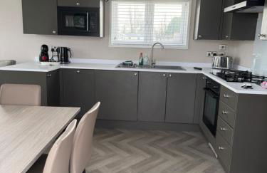 2 Bedroom Villa - Lakeside Holiday Park - Photo 5