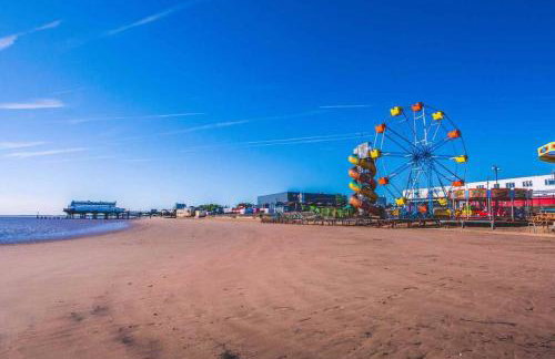 Humberston Boathouse Lodge & Hot Tub - Cleethorpes Beach Cabin Chalet - Foto 24