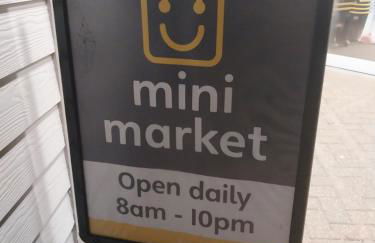 Family breaks at Rockley Park with Prosecco and a box of chocolates on arrival - Photo 30