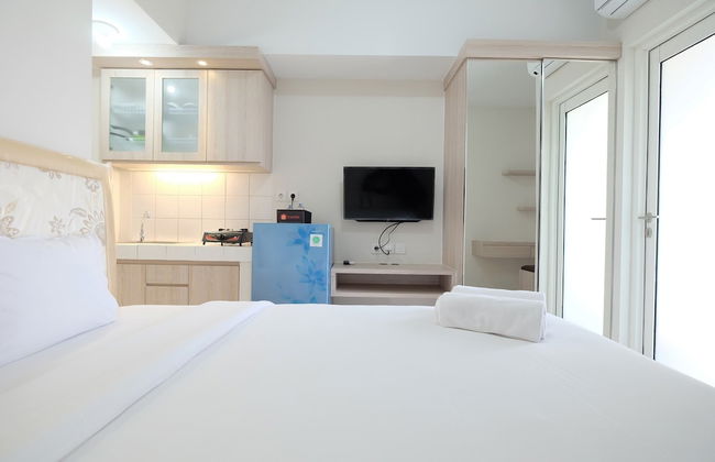 Minimalist Studio Room at The Springlake Apartment Sumarecon Bekasi - Photo 5