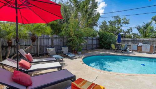 Beach House/KING BD/Hot Tub/Pool/Fire Pit/Gym/Golf - Foto 3, sunbed