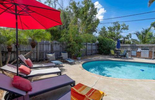 Beach House/KING BD/Hot Tub/Pool/Fire Pit/Gym/Golf - Foto 3