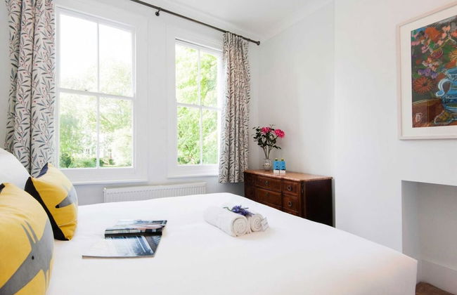 The Stunning Philbeach Garden Apartment - Photo 2