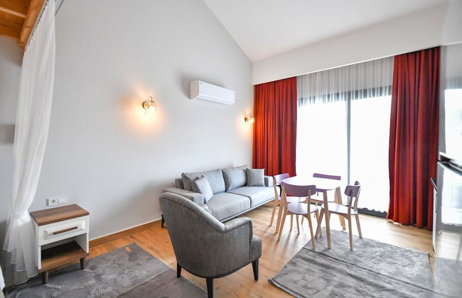 Red Moon Suites - Photo 26