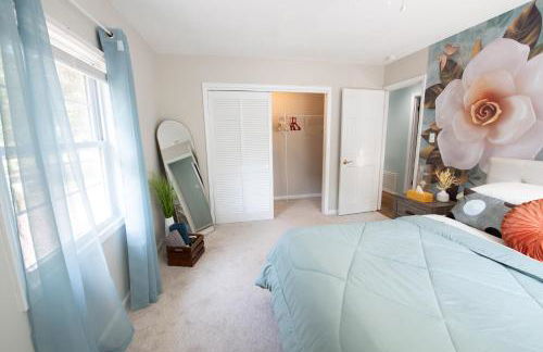 Spacious 4BR House Sleeps 9 Outdoor Lounge with Fire Pit plus Games - Foto 73