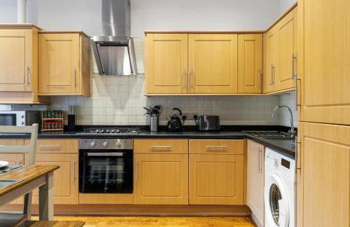 Two Bed Flat in Bush Hill Park - Photo 8