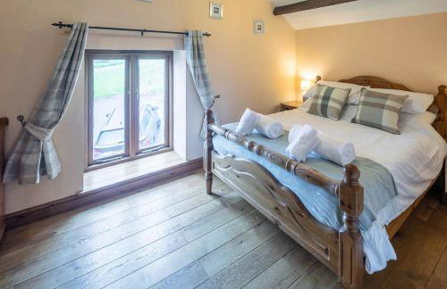 Dew Cottage with Hot Tub - Photo 4