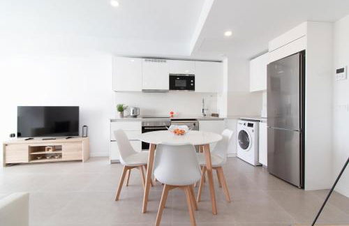 Global Properties, Apartamento con terraza y vistas a la piscina en Gran Canet - Photo 8