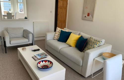 Tree Tops Apartment in Tunbridge Wells - Photo 3