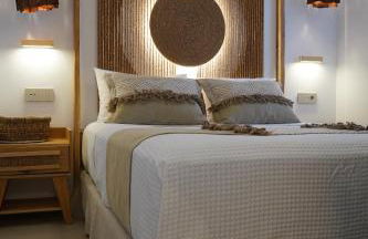 L A Boutique Suites with Private Hot Tub - Photo 7