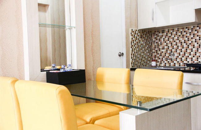 Pool View 2BR Mutiara Bekasi Apartment - Photo 10