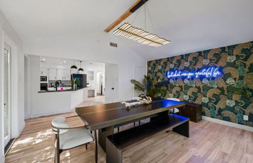 Garland Treehouse Villa: Patio Feasts & Creekside by Vacation Your way - Foto 15