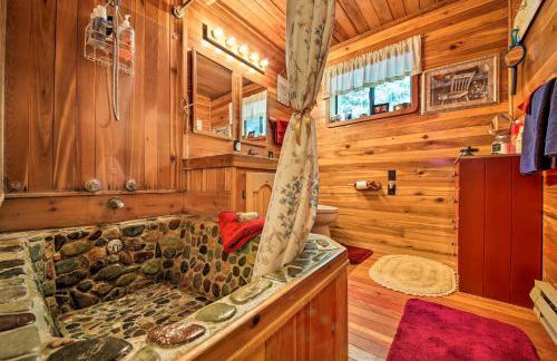Private Yaak River Hideaway with Deck and Mtn Views! - Foto 13