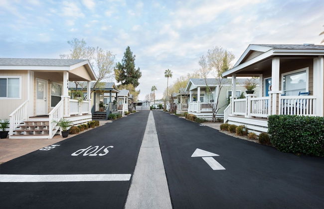 The Cottages at Golden Village Palms RV Resort - Foto 1