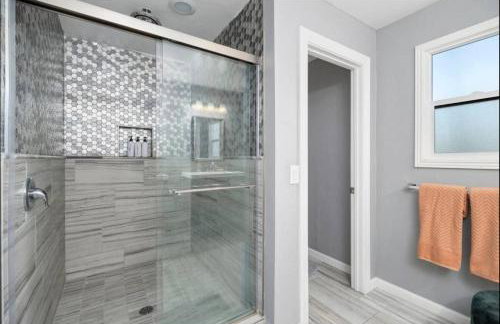 5BR with Pool & Backyard ParadiseSleeps 10 Guests - Foto 59