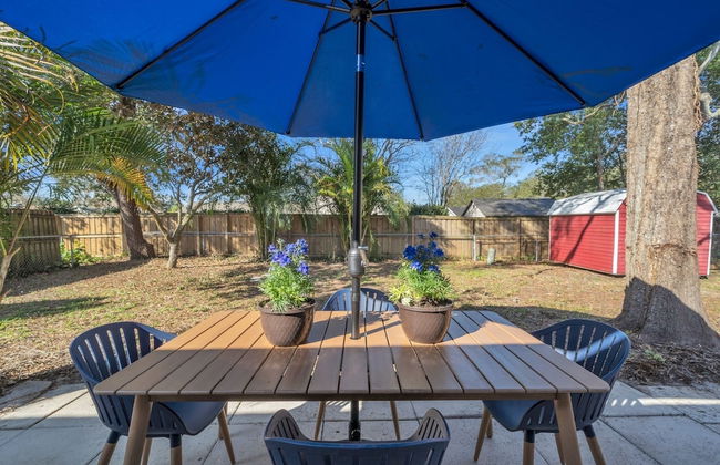 Serenity Retreat: Charming Home Near Attractions! 3 Bedroom Home by RedAwning - Foto 28