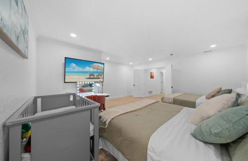 Entire Private Home with 4 Bedrooms 3 Bathrooms, Big Yard, View, , King Bed, 10 Parking, Available Now - Foto 65