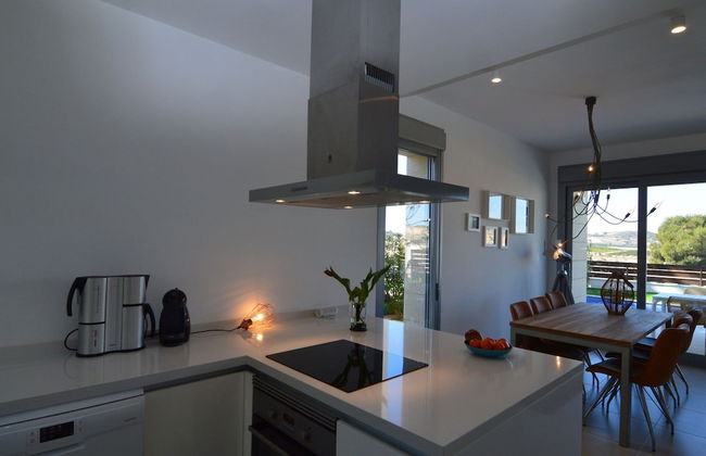 Sunny Villa With Fenced Garden - Foto 8