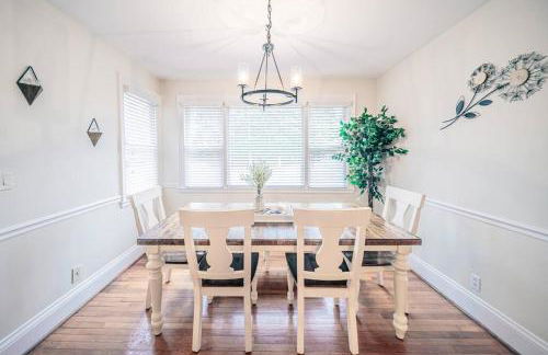 Center St Retreat - 1 Block from Downtown! - Foto 36