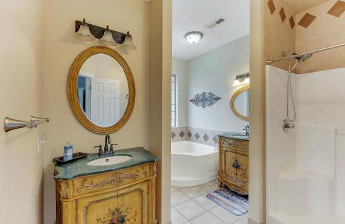 Lake Life 105 - Private Pool Overlooking The Lake! - Foto 26