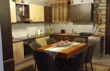 Αρχωντικα στην Τρiχονιδα - Foto 19