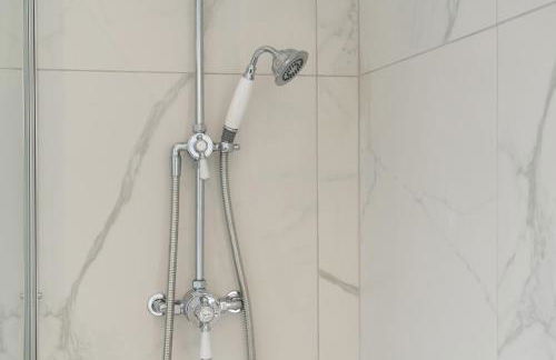 The Regal Apartment - Photo 26