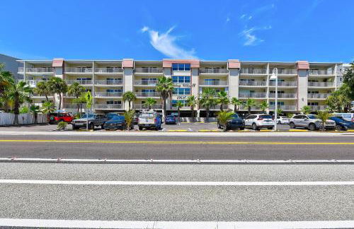 Escape to Beach Oasis! New Management! Updated Beachside Condo with Heated Pool! - Foto 24