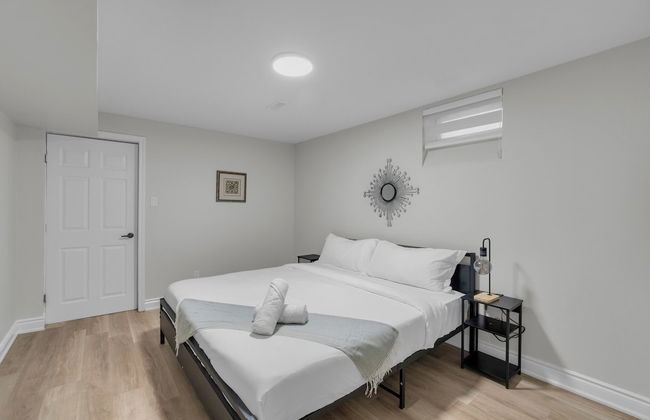 Beautiful House - On A Quiet Street - Photo 14