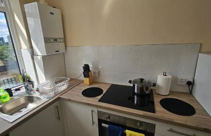 Vauxhall Central - Spacious 3-Bed Serviced Apartment- Balcony-Free Parking - Lift - Sleeps 7 - Foto 16