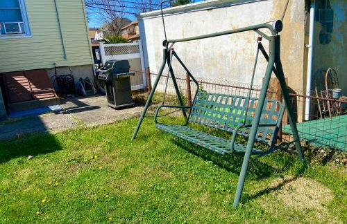 Bright, Stylish & Cozy 2Bed Unit w/Backyard & Grill Close to NYC! - Foto 33