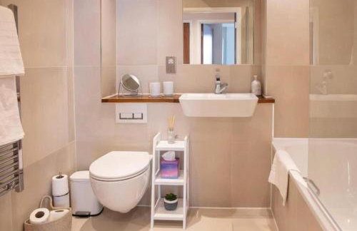 Westminster 2 bed 2 bath apartment with Air-Con - Photo 19