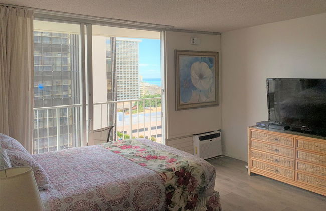 Tropical Studios at Marine Surf Waikiki - Photo 15