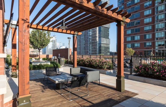 Bluebird Suites near Newport Center - Foto 47