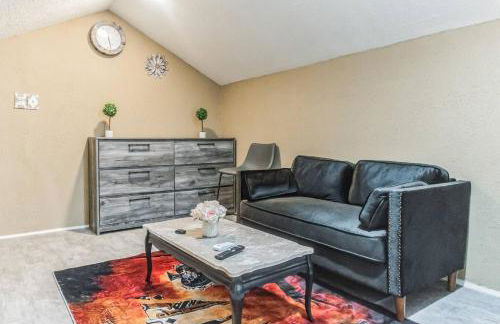 Spacious 5BR Midtown - Near Zoo and Liberty Bowl - Photo 2