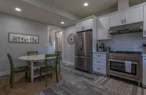 Relaxing 3BR Home with Vineyard View Rooftop Deck and Game Room - Foto 16