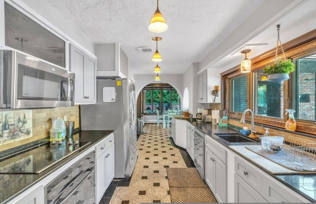 Westchester Castle Ossining - Photo 3