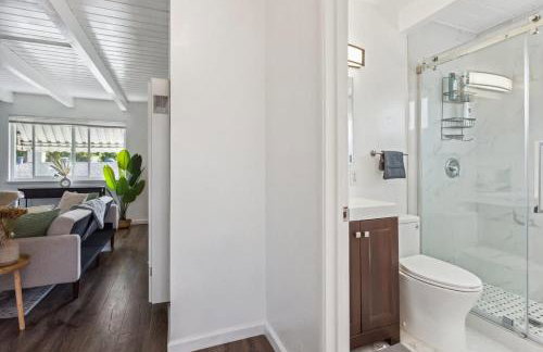 UC Proximity - Cozy City Stay - Free Parking Spot - Photo 23