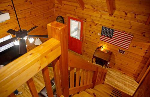 Cabin in the Woods - Hot Tub, Fire Pit, BBQ - Foto 17