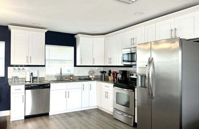 Quiet Spacious Home Close to Clearwater Beaches - Photo 8