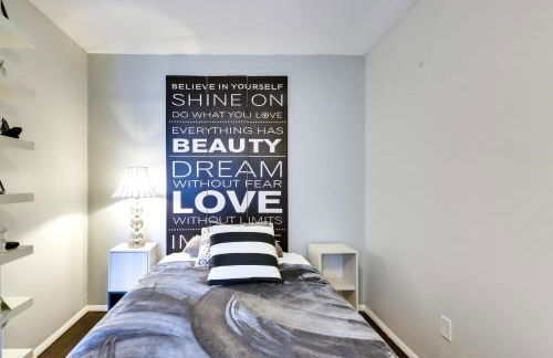 Unique DC Row House Near Historic H Street! - Foto 18