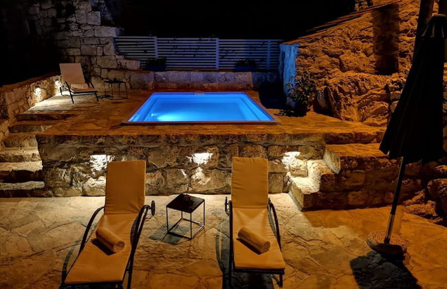 Stone Holiday Home in Brotnice Dalmatia with Outdoor Hot Tub - Foto 10