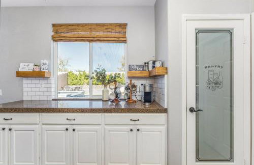 GAMEROOM, King Beds, Movie Projector, Heated Saltwater Pool, Golf and Games! - Foto 33