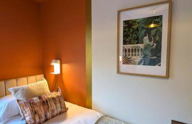 CHERRYTREES 5 Bed House, Sleeps 10, 3 Bathrooms, Parking, Ideal for Groups and Work Stays - Foto 36