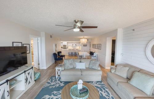 Luxury, Direct Oceanfront Unit and Balcony, Northeast Corner, Heated Pool, Garage Parking - Photo 39