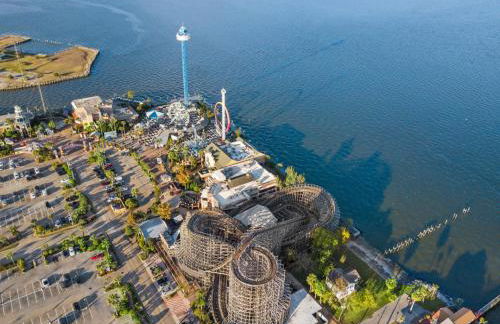 Sprawling estate with private pool and game room and guest house - Foto 66