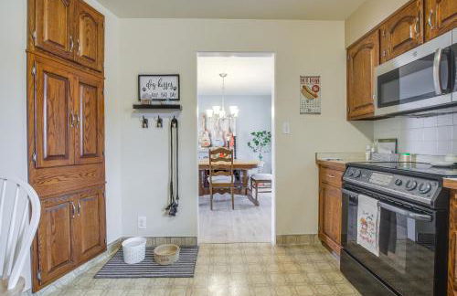 half Mi to Boat Launch Family Getaway in Menasha! - Foto 10