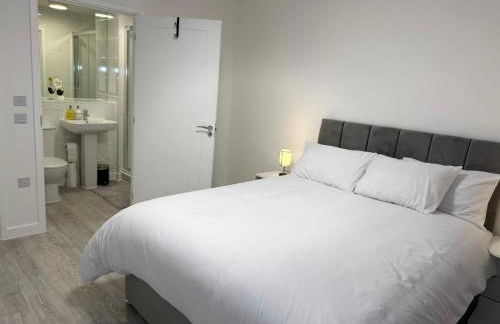 Serenity Waterfront 2 Bed Apartment - Foto 38