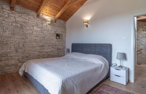 Gorgeous Home In Kresini With Wifi - Photo 24