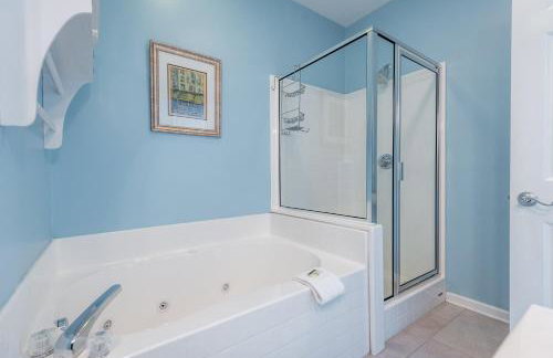 Water's Edge 103 - Bright 3BR/3BA Townhome - Pool - Fishing Dock - Foto 24