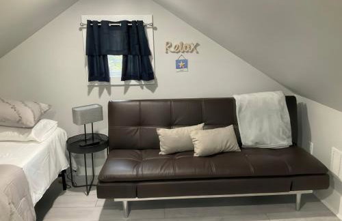 Cozy Coastal Retreat N Lake Ontario Sleeps 8 - Foto 9